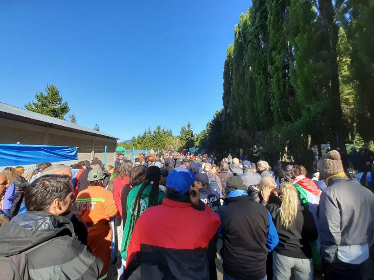 Marcha a Lago Escondido: apuntan a Carreras por no enviar a la Policía
