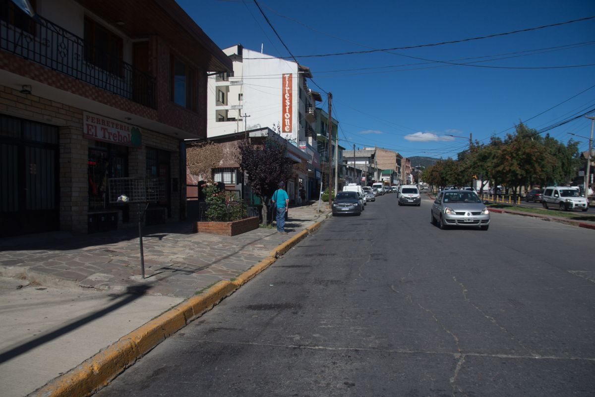 Comerciantes del barrio Ñireco reclaman al municipio la vuelta al cordón blanco