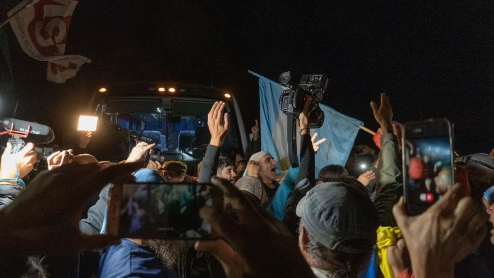 Finalizó la Marcha por la Soberanía en lago Escondido