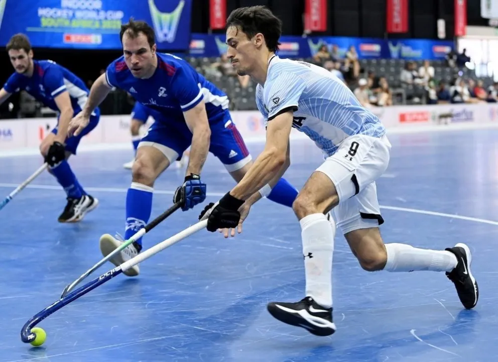 Con gol de Facu Navarro, Argentina empató y sigue arriba en el Mundial