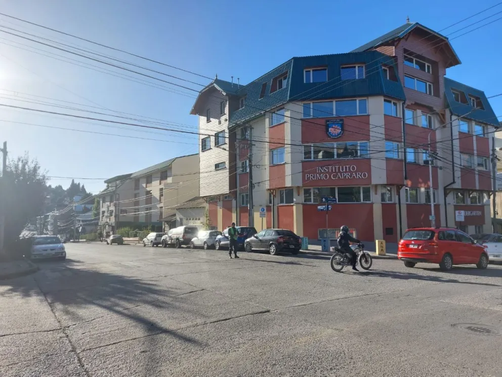 Un vehículo y una moto protagonizaron un accidente