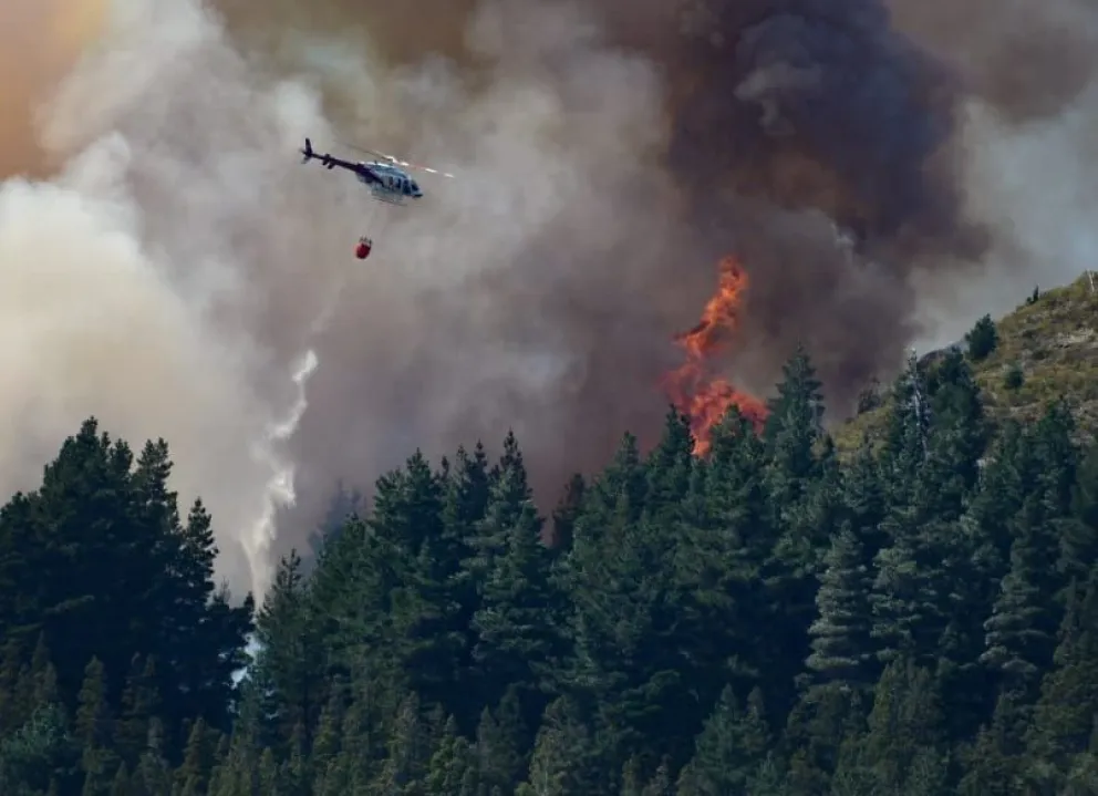 Feroz incendio forestal en Epuyen