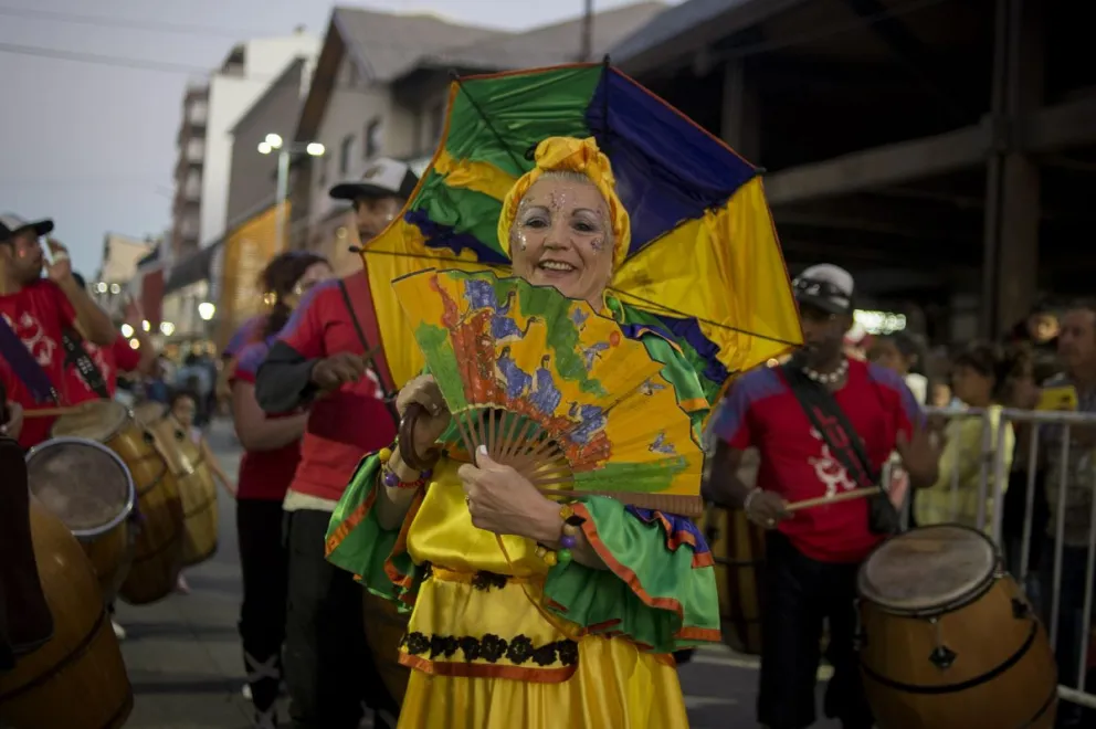 Dina Huapi se prepara para recibir el carnaval