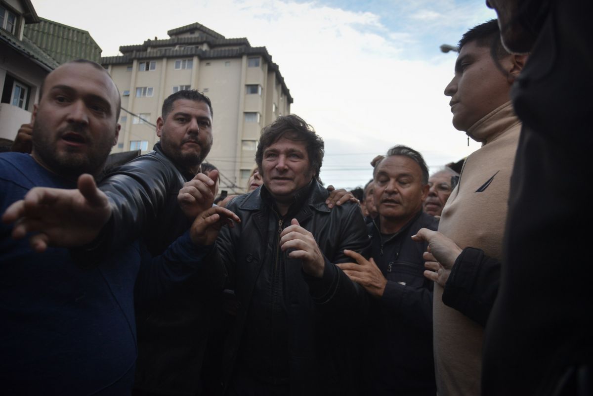 Ariel Rivero presentó su candidatura y acompañó a Milei por el centro de la ciudad