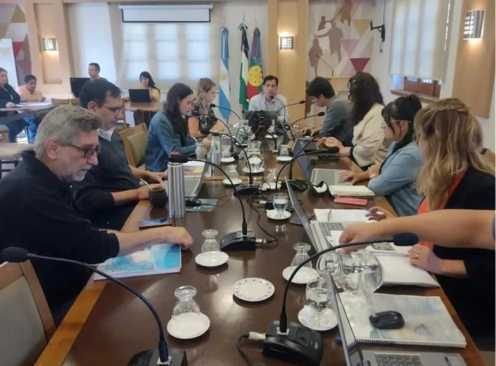 Concejales critican el millonario costo del pliego de licitación