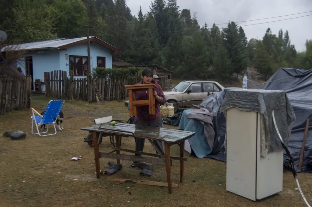 El incendio de El Bolsón continúa activo y comenzaron las evacuaciones