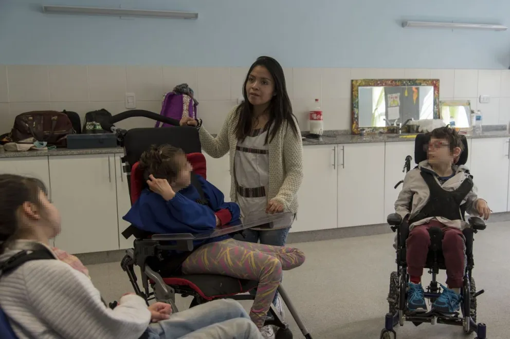 Por la falta de transporte, estudiantes de la escuela especial 6 no pudieron comenzar las clases