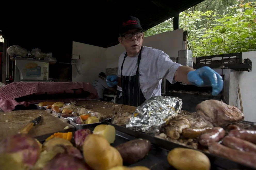 Colonia Suiza se prepara para celebrar la Fiesta Nacional del Curanto