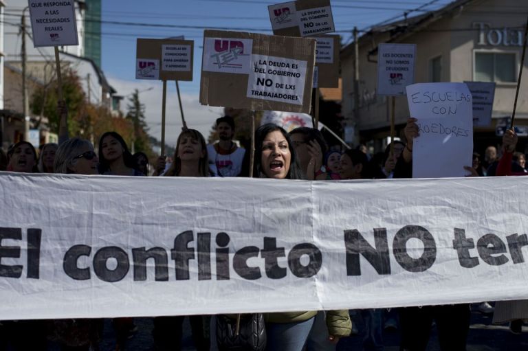 Crece el conflicto en el segundo día de paro docente | ANBariloche