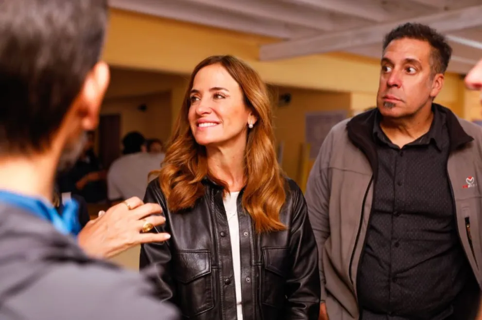 Tolosa Paz visitó Bariloche para firmar convenios y entregar un "aporte de emergencia"