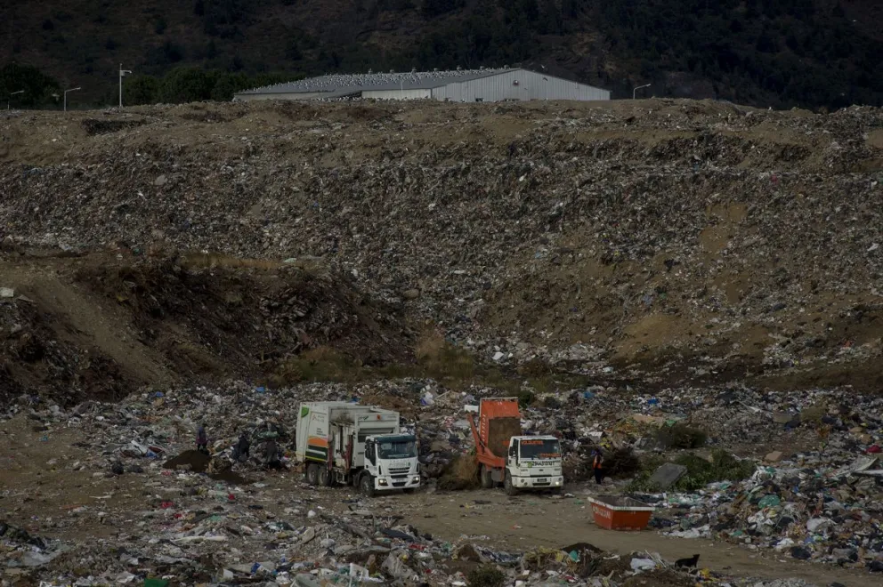 El Ejecutivo insiste en una nueva celda en el basurero y la oposición lo rechaza