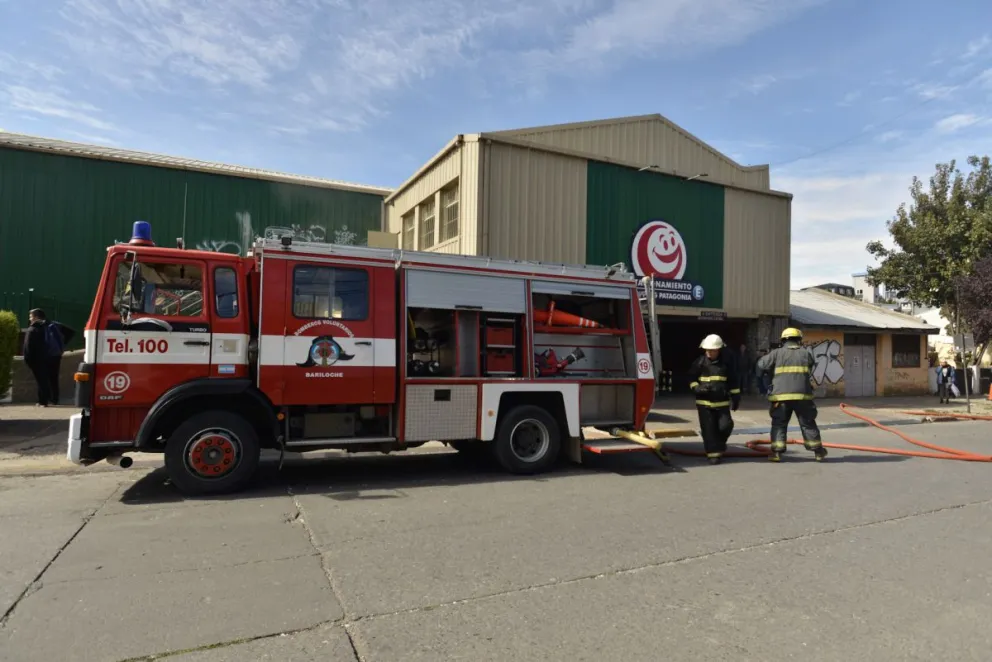 Operativo por un incendio en el shopping Patagonia