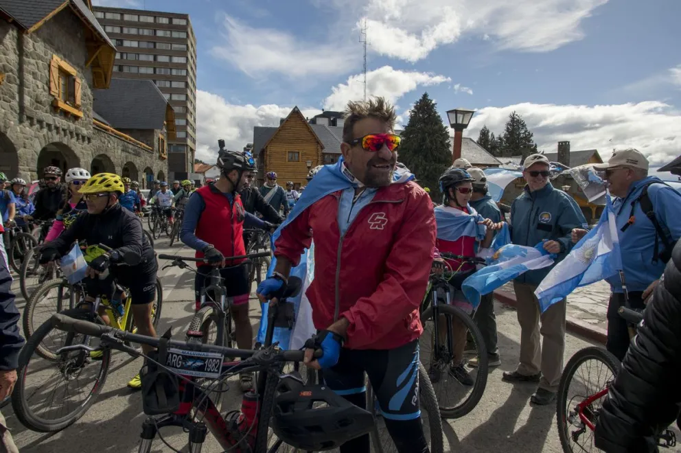 Bariloche se moviliza en recuerdo de Malvinas con una bicicleteada y vigilia