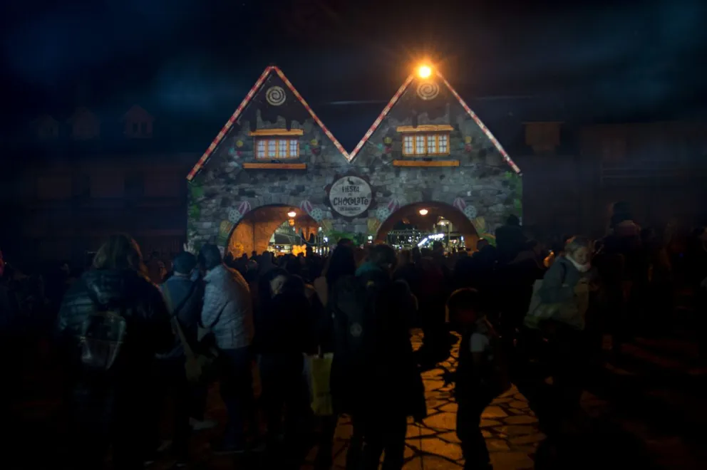 El centro de Bariloche se vistió de colores para recibir la Fiesta del Chocolate