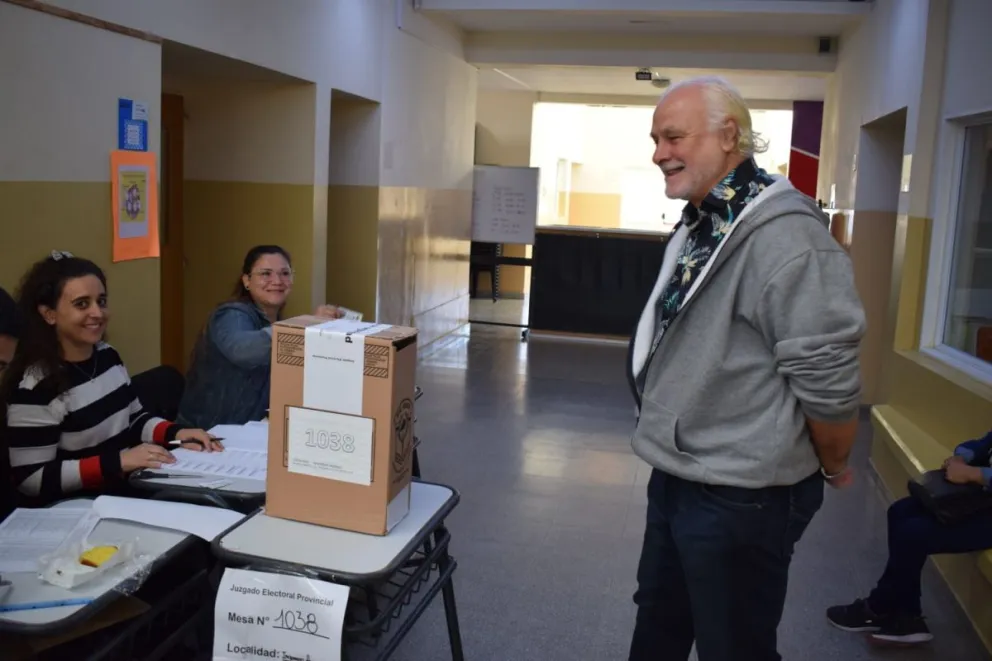 Rafael Zamaro votó en Ingeniero Huergo y Marcela Roca en Cinco Saltos