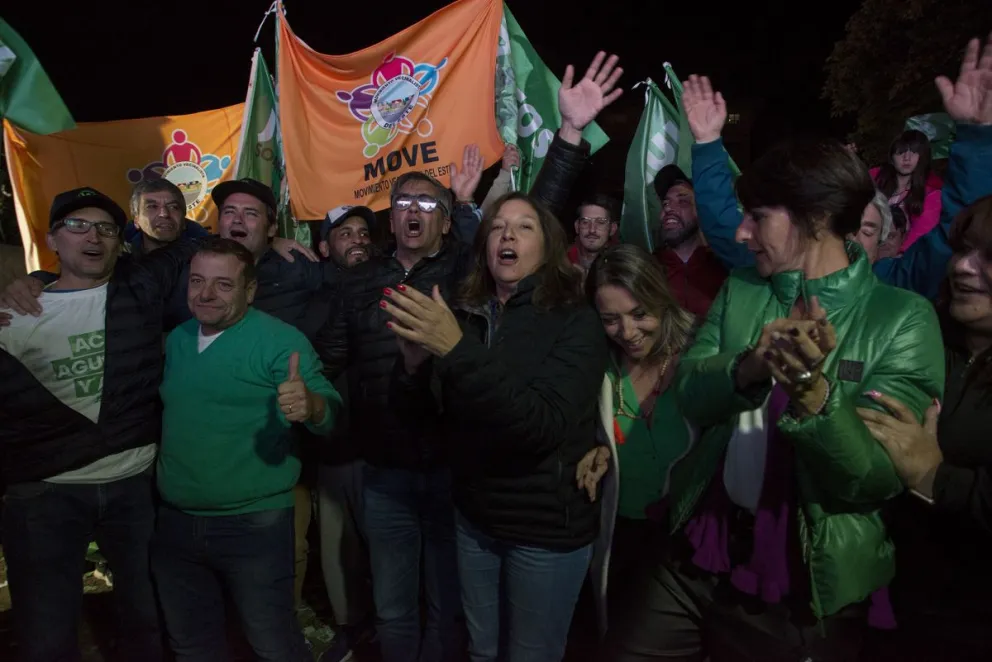 Ganó Weretilneck y Carreras celebró la victoria en Bariloche