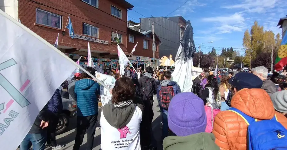 Con una manifestación en el Consejo Escolar, finalizó la quinta semana de paro de UnTER