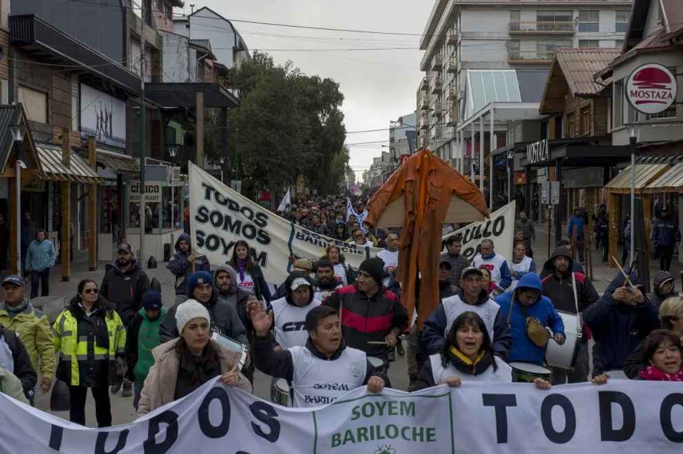 Municipales marcharon para pedir por insumos y ropa de trabajo