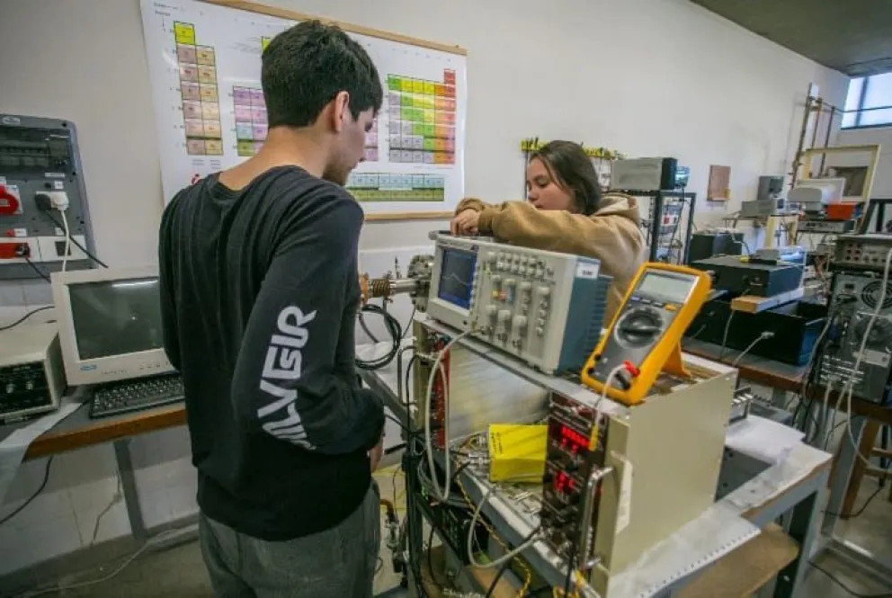 Buscan profesionales para la Comisión Nacional de Energía Atómica