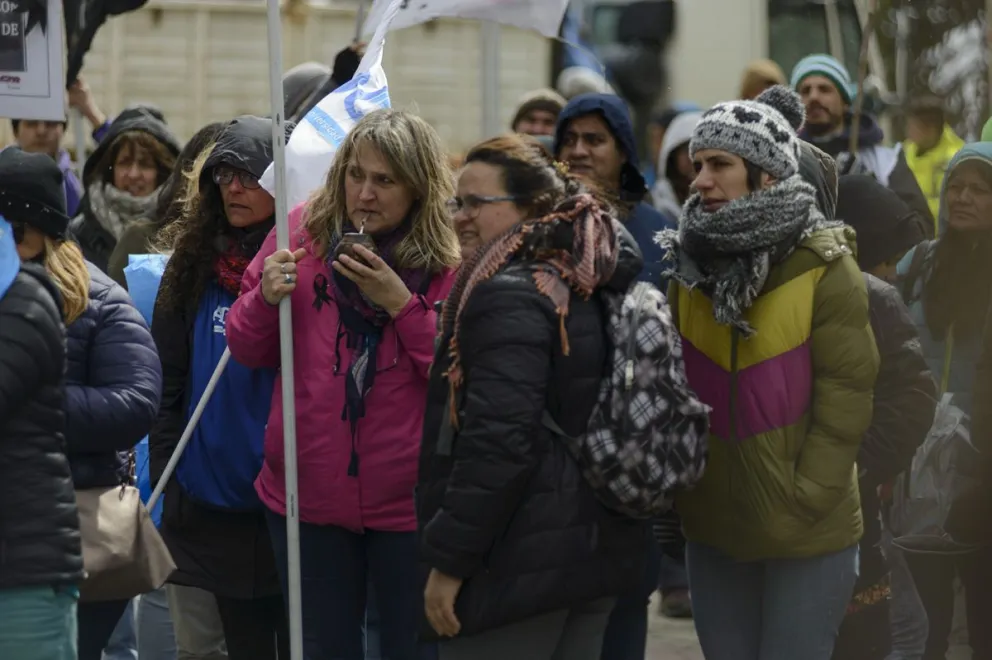 El Gobierno tomó medidas para recuperar los días sin clases y los estatales manifestaron su rechazo