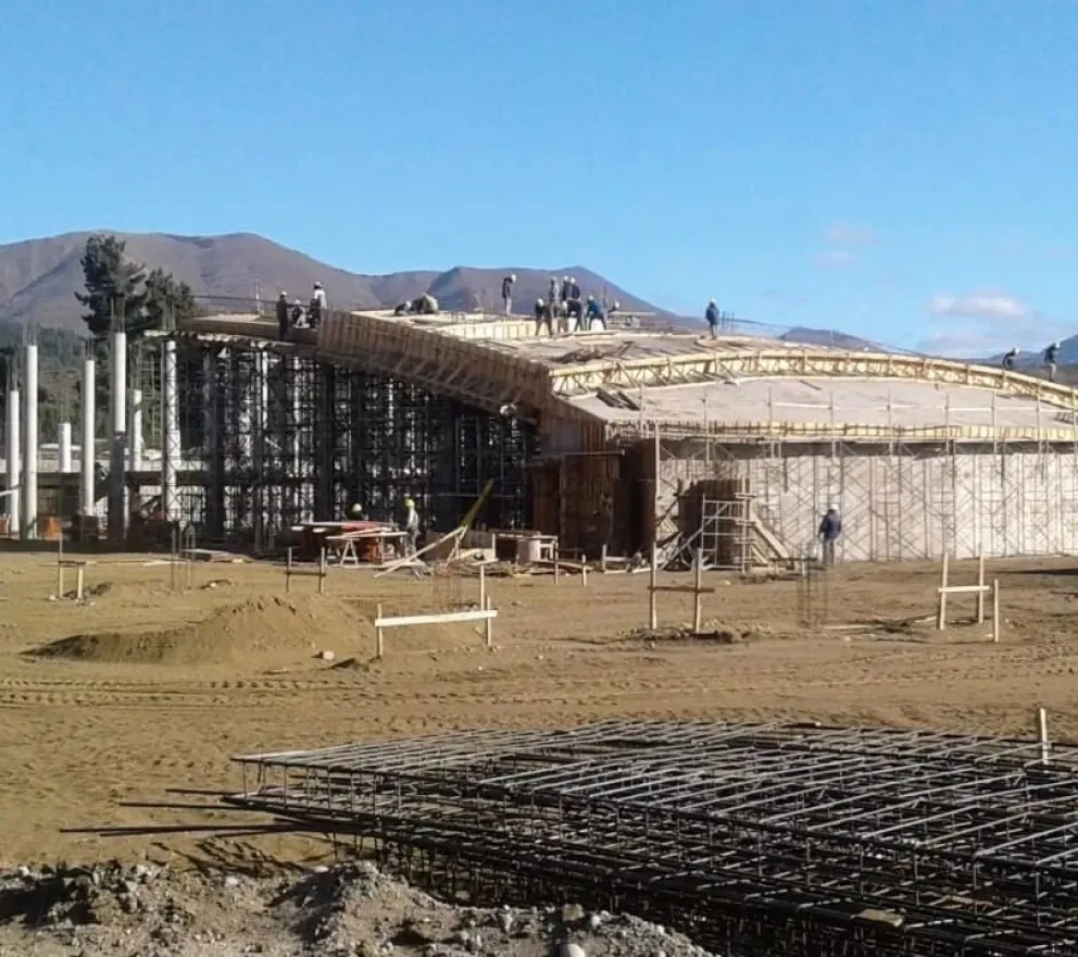 Avanza a buen ritmo la obra de la nueva terminal de ómnibus de Bariloche