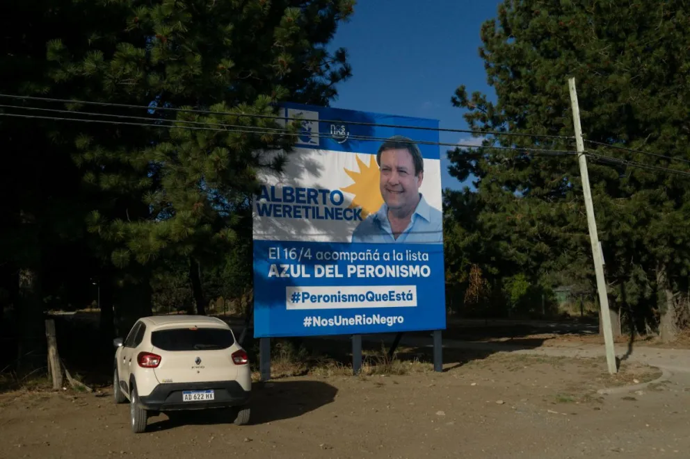 A un mes de las elecciones, todavía hay publicidad partidaria en las calles