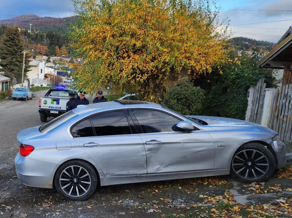 Tras una persecución, abandonaron un vehículo de alta gama en la calle