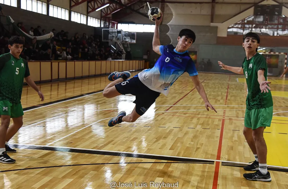 El Nacional de Cadetes puso primera a puro gol