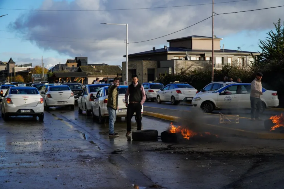 “Con nuestra fuente de trabajo no se jode”, dicen los taxistas