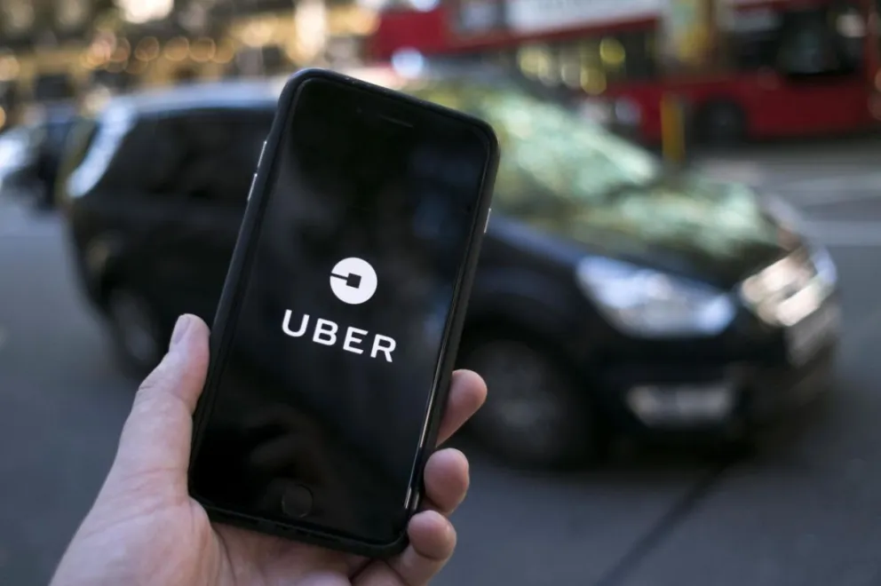 Entre la polémica y el conflicto, Uber funciona en Bariloche