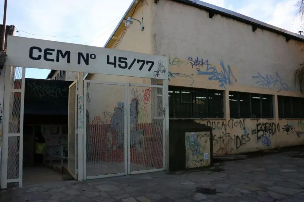 Nuevamente evacuaron una escuela secundaria por falsa amenaza de bomba