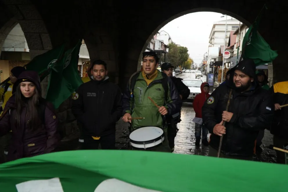 Por falta de acuerdo político, brigadistas siguen a la espera de la jubilación anticipada