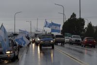 Bajo la lluvia, se realizó la marcha “en defensa de la Patria”