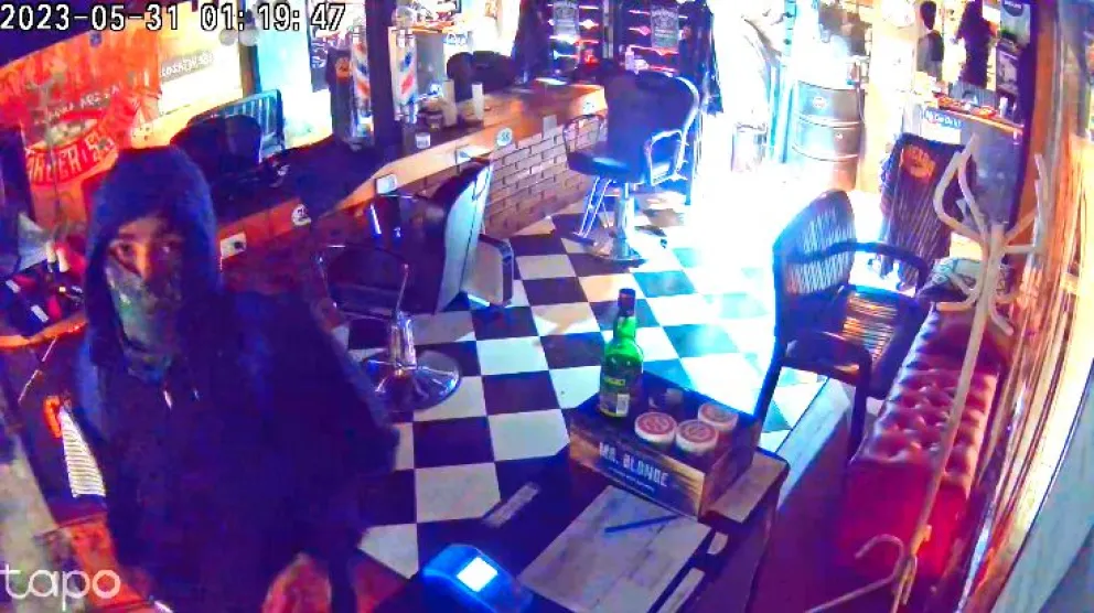 Robaron más de medio millón de pesos en elementos de trabajo de una barbería