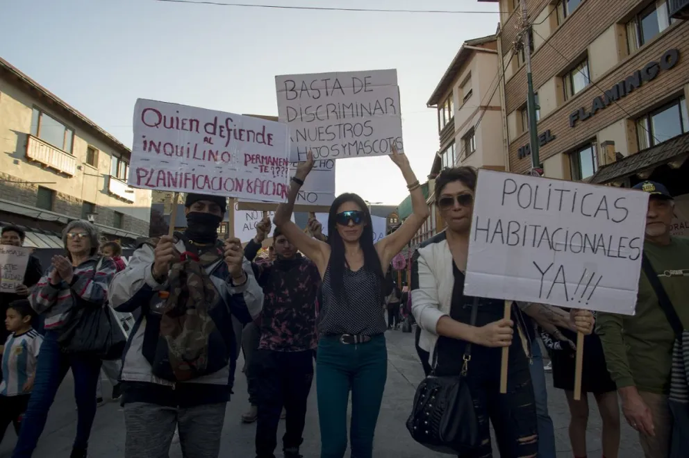 Juntan firmas para que se declare la emergencia habitacional en Bariloche