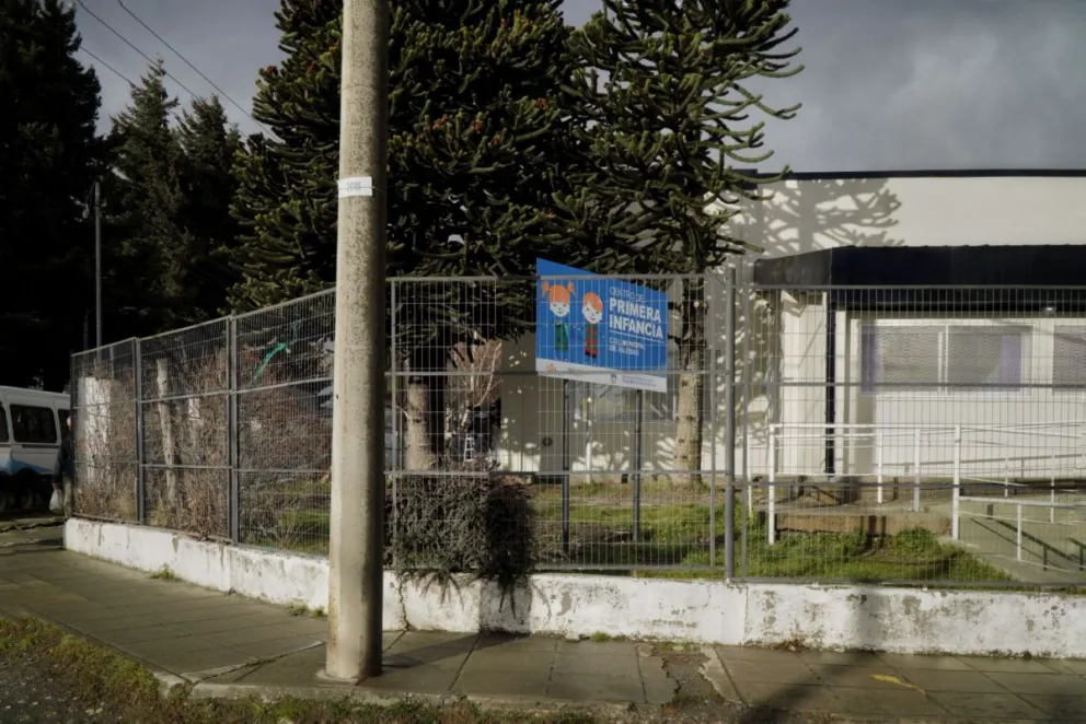 Ante la falta de respuestas, familias del CDI Iglesias se concentran afuera de las instalaciones