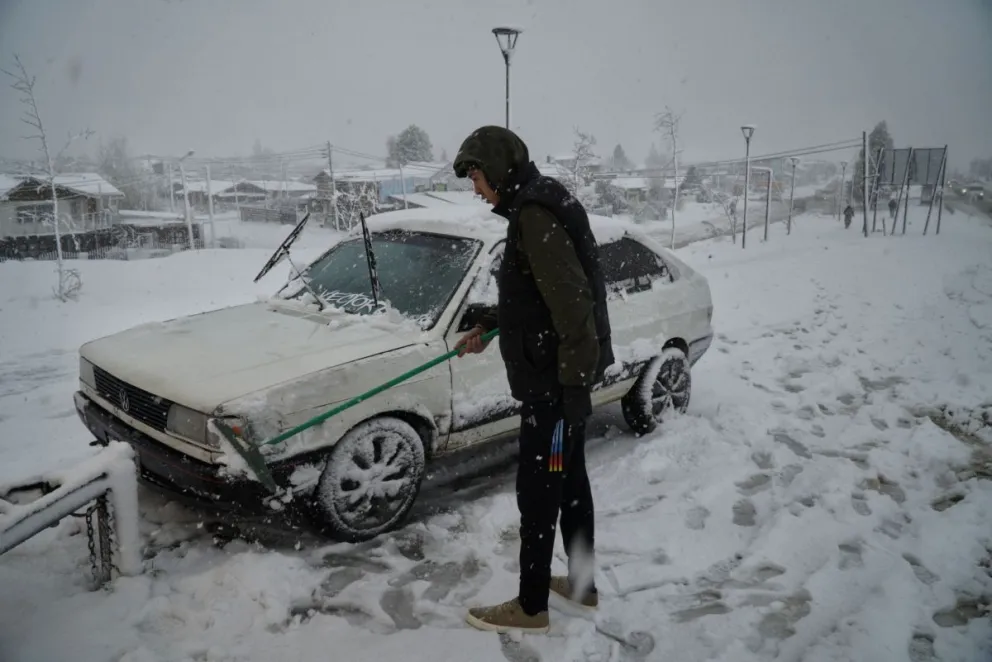 La nevada de última hora complicó el tránsito en la ciudad