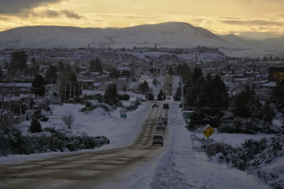 Mañana con hielo en las calles y rutas