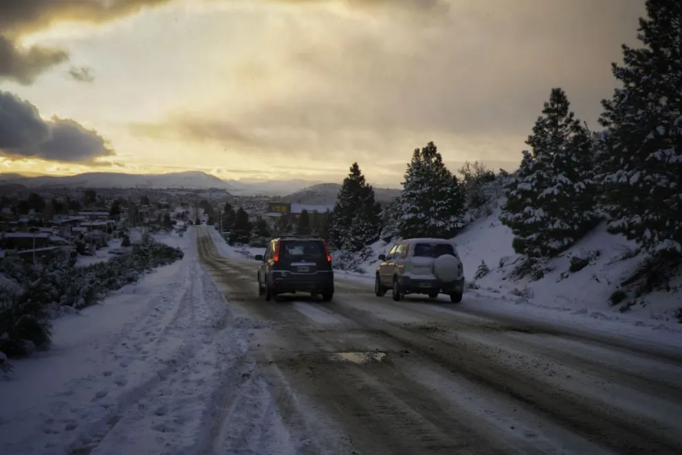 La presencia de nieve en las rutas complica la circulación 