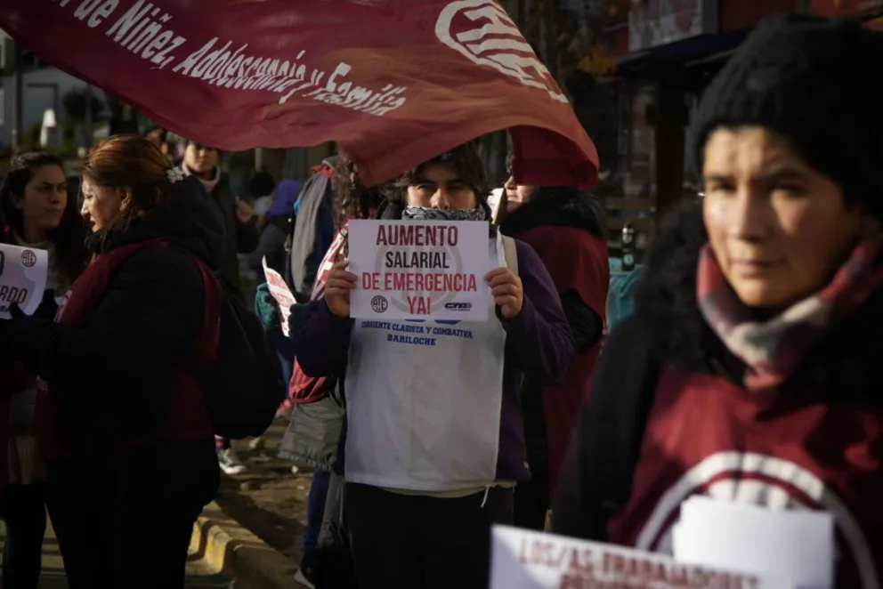 El Gobierno ofreció un bono extraordinario y convocó a una nueva reunión paritaria