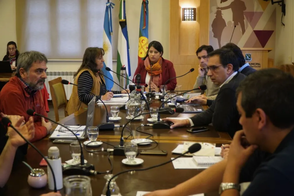 Con discusiones y enojos, aprobaron el viaje de Gennuso a Europa