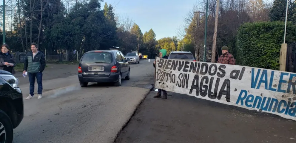 Vecinos del barrio El Trébol reclamaron por las obras inconclusas de la red de agua
