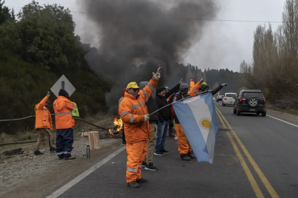 Por un reclamo salarial, trabajadores de empresa vial cortaron la ruta