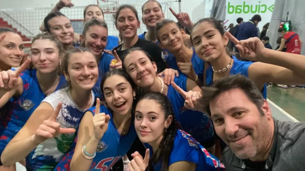 En Valle Medio, las chicas festejaron otro gran título con el Sub18